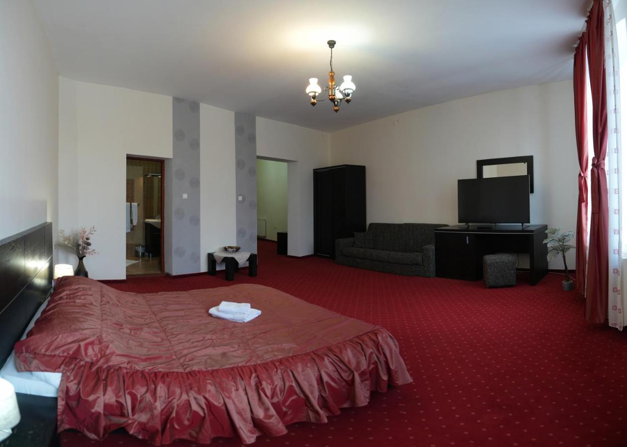 Hotel Rubin*** Gheorgheni  Exteriör bild